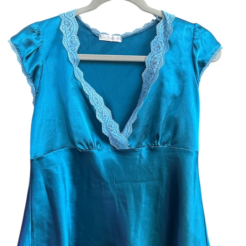 Silky vintage set 

Elegant Blue Lace Trim